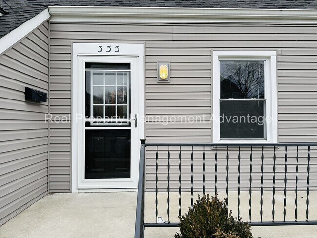 Foto del edificio - Charming 3 Bedroom Bungalow in Prime Ferndale Location!