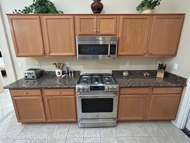 Foto del edificio - 4 br, 2 bath House - 18531 W Onyx Ave