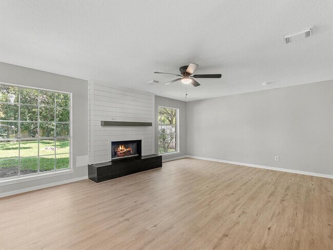 Foto del edificio - 1227 Lake Estates Ct