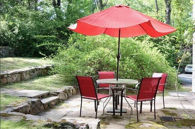 Foto del edificio - 301 Mill Rd