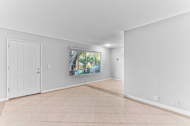 Building Photo - 1826 Cerritos Ave