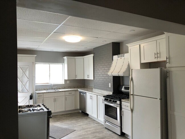 Foto del edificio - Lawrenceville - 3 BR Single Family Home, Newly Remodeled!  Off Street Parking!