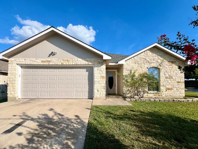 Building Photo - 3 bedroom, 2 bath home for lease on corner...