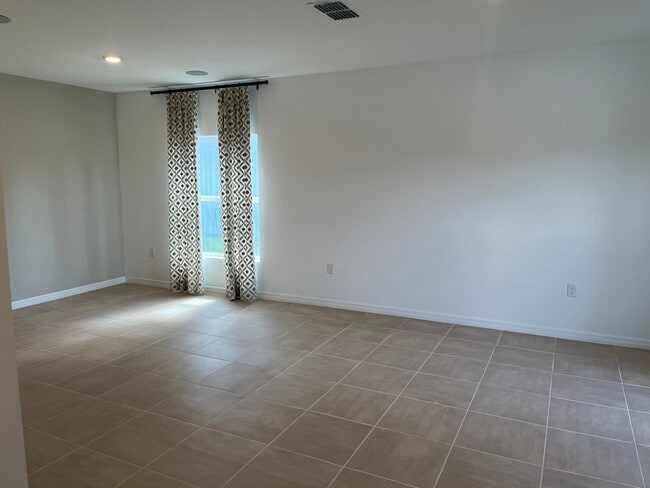 Building Photo - 2571 Driftwood St