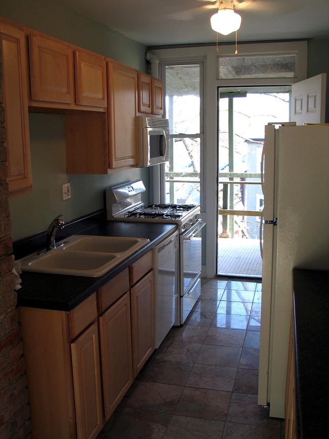 Kitchen - Gillham Park Apartments