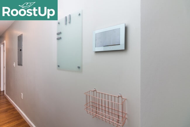 Building Photo - Furnished Bedroom with Private Bath in East Boston