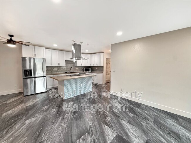 Building Photo - 3030 Alta View Dr