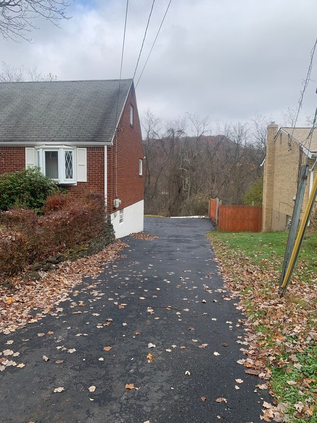 Building Photo - 827 Garlow Blvd