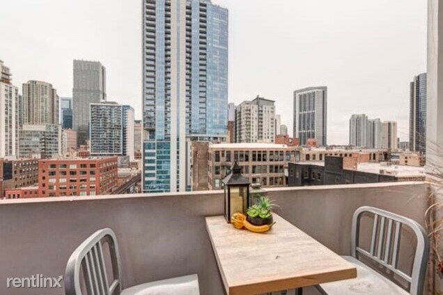 Foto del edificio - 1 br, 1 bath  - 630 N Franklin St Unit 11