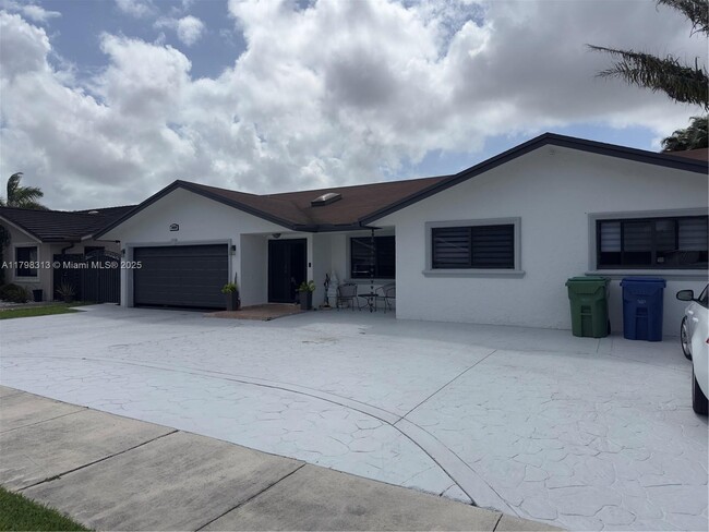 Building Photo - 10600 SW 146th Ct