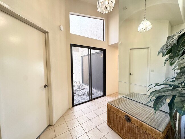 Building Photo - AVAILABLE NOW!!! 2 Bedroom/ 3 Bath FURNITU...