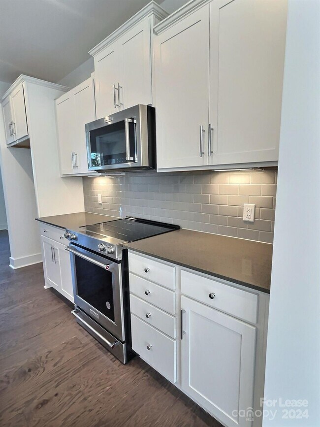 Building Photo - 5014 Sovereignty Ct