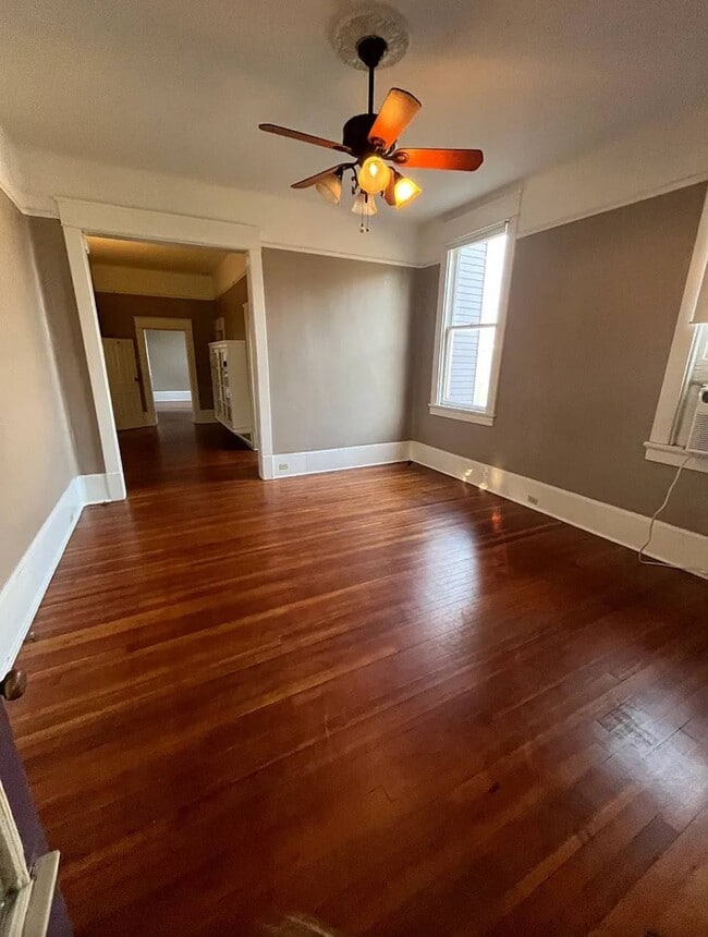 LIVING - 5010 Bienville St