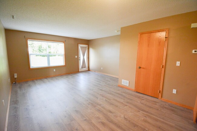 Foto del edificio - Cozy 2 Bed, 1.5 Bath Townhome in Stewartvi...