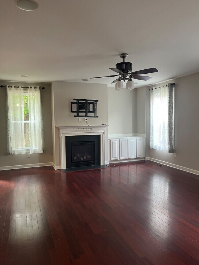Foto del edificio - "Charming 4-Bed Home in Mt. Juliet's Sterl...