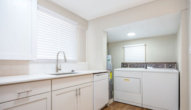 Foto del edificio - 421 W 9th St