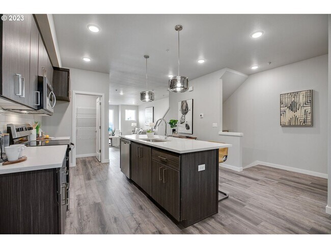 Foto del edificio - 3 Bedroom newer NW Portland Home, with Wat...