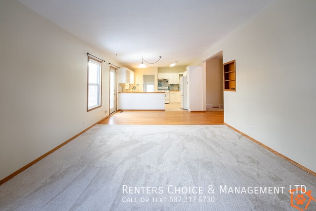 Building Photo - 2 Bedroom Pet Friendly House With Yard, AC and Assigned Parking