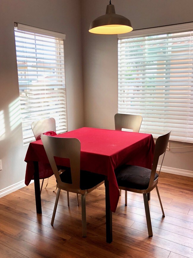 Comedor - 3711 Baldwin St