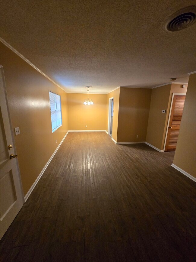 Foto del edificio - 2201 Brentwood Dr NW