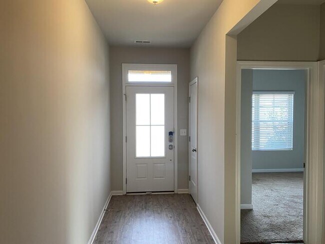Foto del edificio - 102 Oak Path Ln