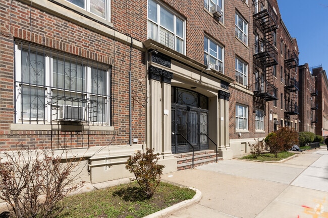 Building Photo - 615 Crown St