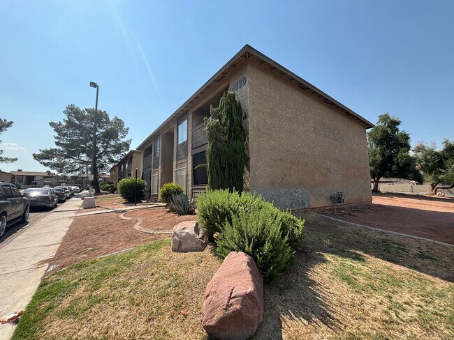 Foto del edificio - 4590 Carriage Park Dr