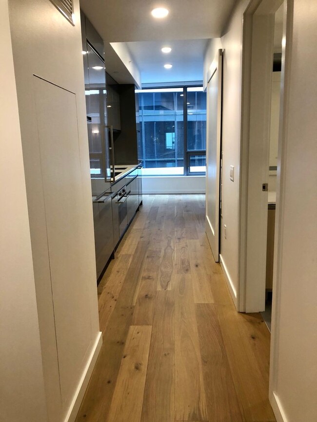 Building Photo - 1 Bedroom Unit at the Nexus Condominiums!