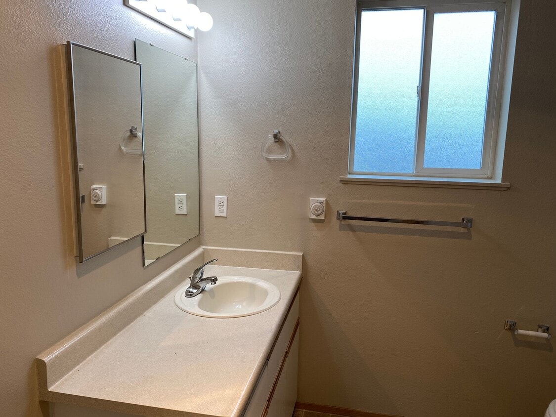 Photo - 334 Wells Ave S (Renton, WA)