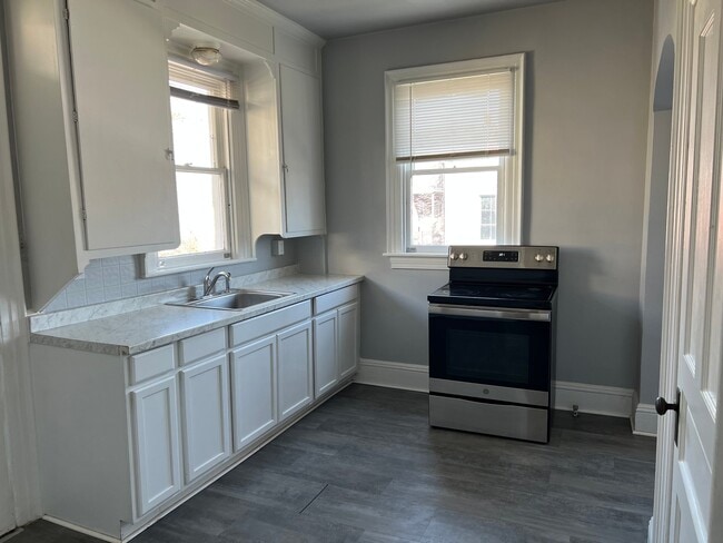 Building Photo - 326 S Potomac St