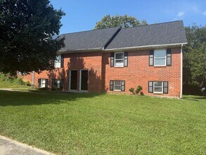 Building Photo - 449 Woodview Dr