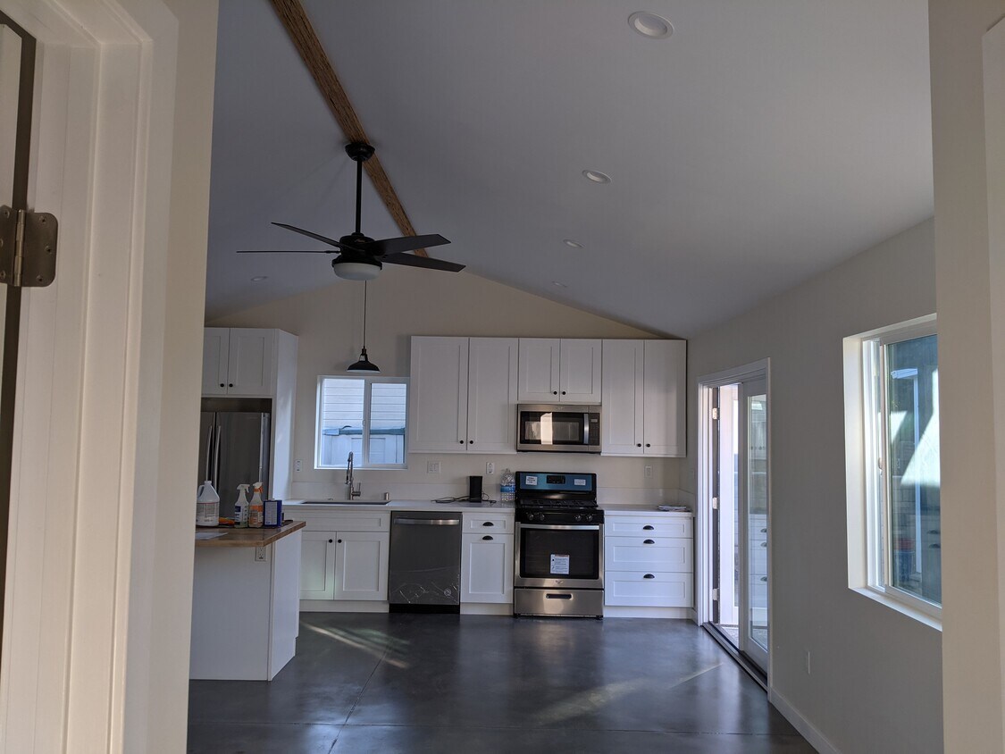 Foto principal - 240 W Cedar Ave