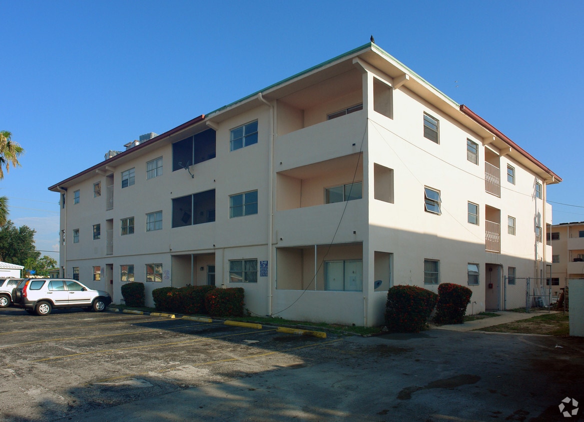 Building Photo - Colonial Sunset Apartments