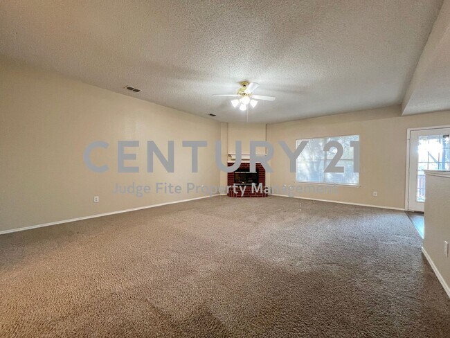 Foto del edificio - Charming Single-Story 3/2/2 in Crowley ISD For Rent!