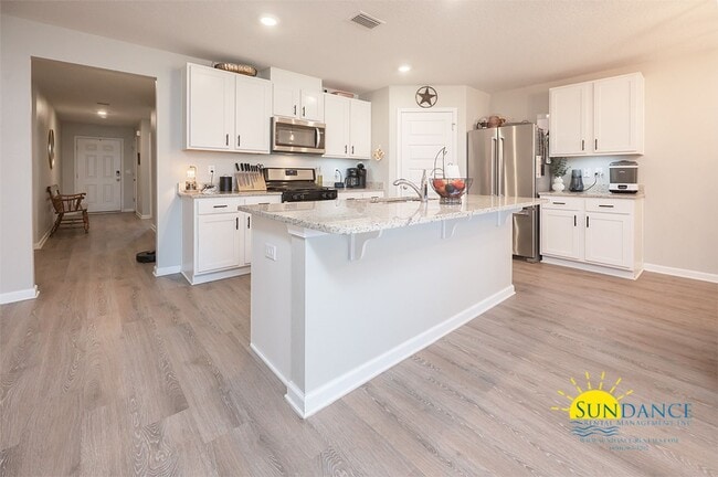 Building Photo - Stunning 4 Bedroom Home in Crestview! -Solar Energy!