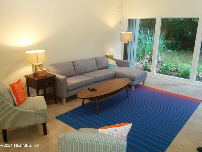 Building Photo - 10061 Sawgrass Dr E