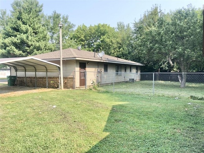 Building Photo - 505 Crutcher St