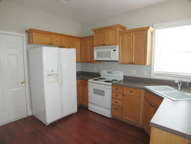 Foto del edificio - Charming 2 story, 4 bedroom, 2.5 bath home located in the Taylor Glen Subdivision!