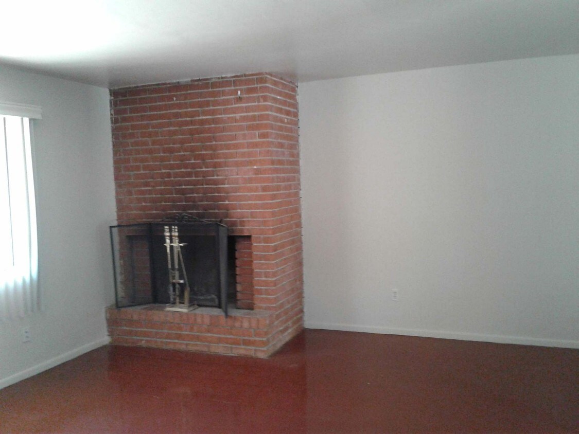Foto del edificio - 933 North Dodge Boulevard