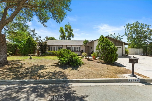 Foto del edificio - 8557 Saddle Creek Dr