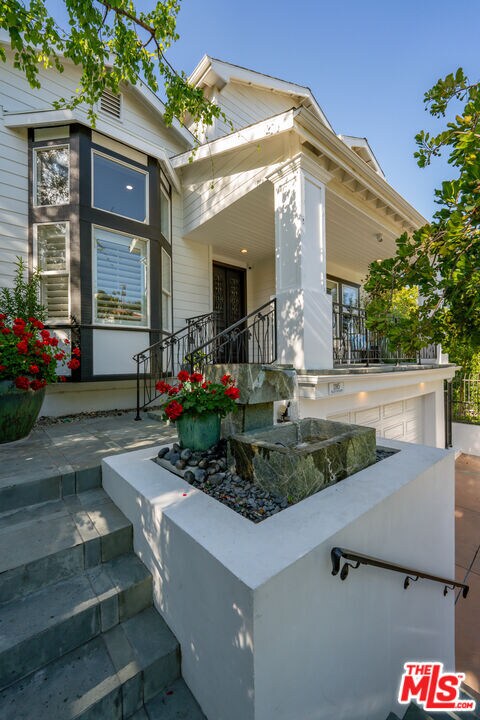 Foto del edificio - 13915 Valley Vista Blvd