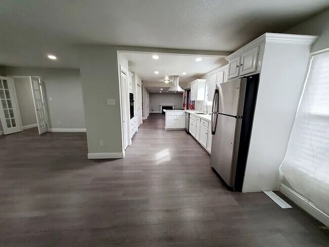 Foto del edificio - Spacious 2 Story Home With Lincoln Schools