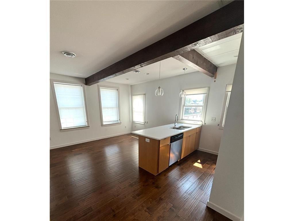 Foto principal - 1610 W Lake St