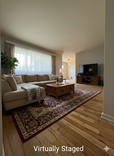 Sala de estar virtualmente puesta en escena - 1608 W 11th St