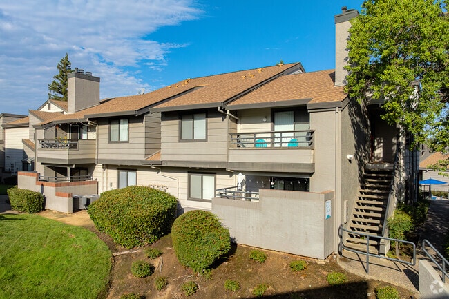 Building Photo - Somersett Hills