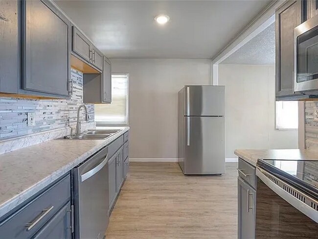 Building Photo - Updated 3 Bedroom Ranch
