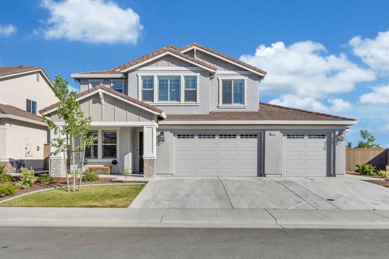 Foto principal - Immaculate Rocklin home with separate suite