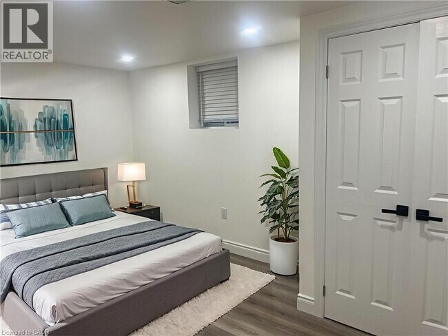 Photo du bâtiment - 79 Golden Meadow Crescent