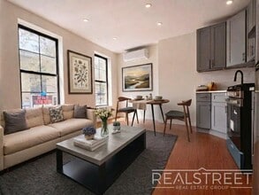 Building Photo - Sun-Filled 2 Bed / 2 Bath w/ King Primary, Walk-In Closet – Steps from Gates J