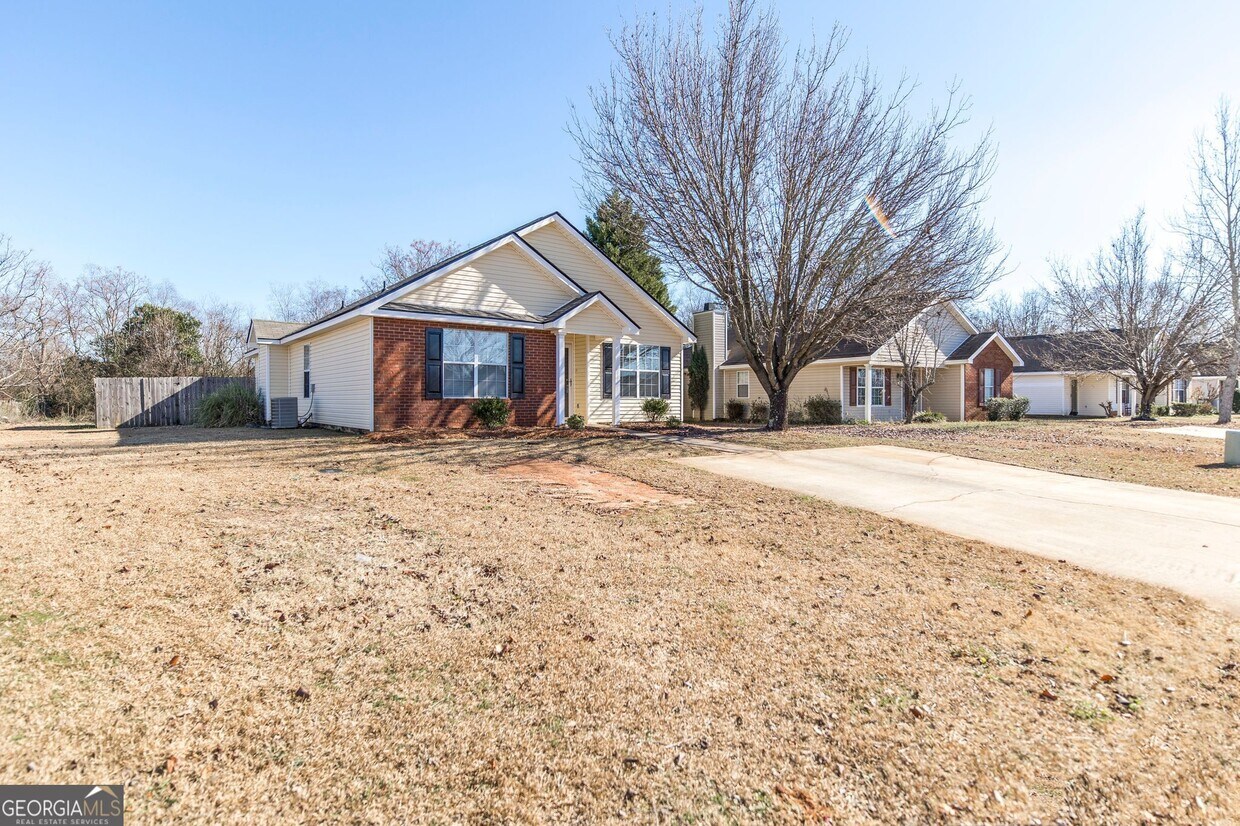 Primary Photo - 404 Chadwyck Cir
